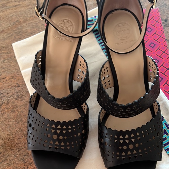 Tory Burch Gladiator 85mm Wedge Heel Perforated Antanado Leather - Picture 6 of 8